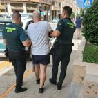La Guardia Civil desmantela una plantación de marihuana con 400 plantas en una urbanización de Ontinyent.