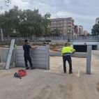 Instalación de las compuertas antiinundaciones en el túnel de la calle Cuenca de Aldaia.