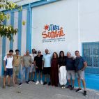 Esther Calero, junto a integrantes del equipo de Mar y Sombra, ante las instalaciones de la empresa. Imagen facilitada. Esther Calero, junto a integrantes del equipo de Mar y Sombra, ante las instalaciones de la empresa. Imagen facilitada.