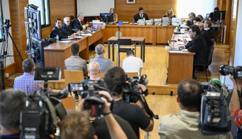 Vista general de la sala del juicio del caso del Bar España contra seis acusados de difundir el bulo. / EFE-Andreu Esteban Vista general de la sala del juicio del caso del Bar España contra seis acusados de difundir el bulo. / EFE-Andreu Esteban