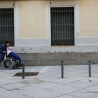 Imagen de archivo de una anciana en silla de ruedas y su cuidadora. / EFE-Mariscal Imagen de archivo de una anciana en silla de ruedas y su cuidadora. / EFE-Mariscal