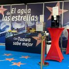 El stand de Tuawa en Gastrónoma, con el lema ‘El agua de las estrellas’ y varios de sus equipos de agua filtrada.