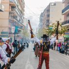 Participants en les festes de Moros i Cristians de Calp, que À Punt acostarà al públic amb la retransmissió de la Gran Entrada.