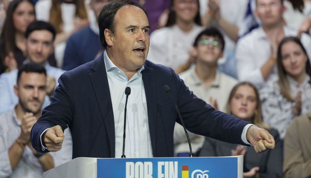 El president de la Generalitat Valenciana, Juan Francisco Pérez Llorca, interviene durante la clausura del mitin que el PP ha celebrado este viernes en el Palau de las Arts de Valencia. / EFE-Ana Escobar El president de la Generalitat Valenciana, Juan Francisco Pérez Llorca, interviene durante la clausura del mitin que el PP ha celebrado este viernes en el Palau de las Arts de Valencia. / EFE-Ana Escobar