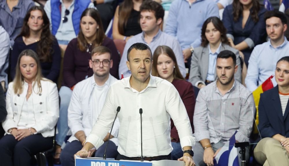 El presidente del PP de Valencia, Vicente Mompó, interviene durante la clausura del mitin que esta formación ha celebrado este viernes en el Palau de las Arts de Valencia. / EFE-Ana Escobar El presidente del PP de Valencia, Vicente Mompó, interviene durante la clausura del mitin que esta formación ha celebrado este viernes en el Palau de las Arts de Valencia. / EFE-Ana Escobar