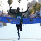 El atleta español Rodrigue Kwizera se impone en el Medio Maratón Valencia Trinidad Alfonso Zurich que se disputa este domingo.