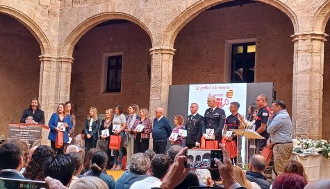 La sociedad valenciana arropa a las víctimas de la dana: Continuamos, hay 2 desaparecidos.