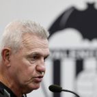 El entrenador del Valencia CF, el mexicano Javier Aguirre, en conferencia de prensa. El entrenador del Valencia CF, el mexicano Javier Aguirre, en conferencia de prensa.