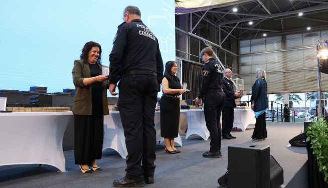 El reconocimiento a los cuerpos de seguridad inauguró los actos del segundo aniversario de la dana en Catarroja. El reconocimiento a los cuerpos de seguridad inauguró los actos del segundo aniversario de la dana en Catarroja.
