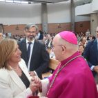 El Obispo, Casimiro López Llorente, consagró el domingo el altar del templo de San Juan Pablo II de Benicàssim en una Eucaristía multitudinaria que culminó un proyecto de más de 25 años. El Obispo, Casimiro López Llorente, consagró el domingo el altar del templo de San Juan Pablo II de Benicàssim en una Eucaristía multitudinaria que culminó un proyecto de más de 25 años.