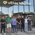 El gerente del hospital, Dr. Javier Palau, junto con los representantes de los clubes deportivos con los que se han firmado los acuerdos de colaboración. El gerente del hospital, Dr. Javier Palau, junto con los representantes de los clubes deportivos con los que se han firmado los acuerdos de colaboración.