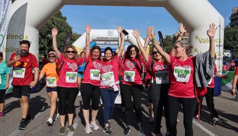 Participantes en una edición anterior de la carrera solidaria ‘Valencia contra el Cáncer’. / Asociación Española Contra el Cáncer en Valencia 