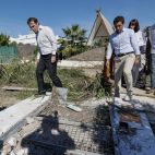 El vicepresidente del Gobierno y ministro de Economía, Carlos Cuerpo, y la ministra de Ciencia, Diana Morant, durante su visita al camping Kiko Park de Oliva, afectado por la dana Adam. / EFE-Manuel Bruque