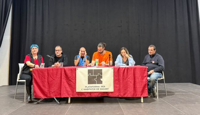 La vivienda reúne a un centenar de personas en el Port de Sagunt. La vivienda reúne a un centenar de personas en el Port de Sagunt.
