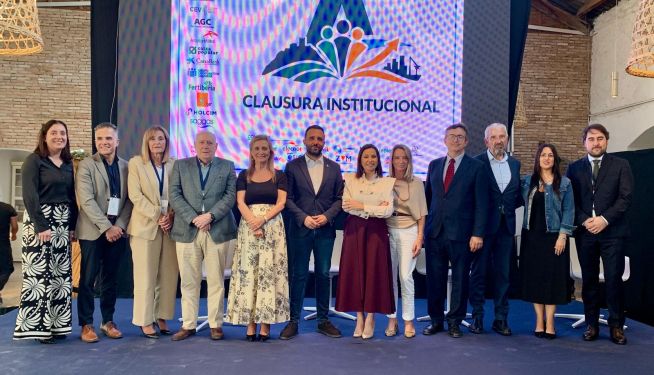 Autoridades y representantes empresariales en el encuentro anual celebrado por Asecam esta semana en el Camp de Morvedre. Autoridades y representantes empresariales en el encuentro anual celebrado por Asecam esta semana en el Camp de Morvedre.
