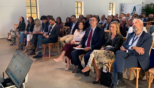Autoridades y representantes empresariales en el encuentro anual celebrado por Asecam esta semana en el Camp de Morvedre. Autoridades y representantes empresariales en el encuentro anual celebrado por Asecam esta semana en el Camp de Morvedre.
