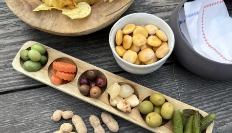Papes, olives, variants, cacauets del collaret y tramussos són alguns dels elements que normalment conformen el "gasto" que se servix d'acompanyament a l'entrepà en l'esmorzar valencià.