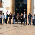 Miembros de la corporación municipal durante los seis minutos de silencio por las víctimas de la dana en Utiel. Miembros de la corporación municipal durante los seis minutos de silencio por las víctimas de la dana en Utiel.