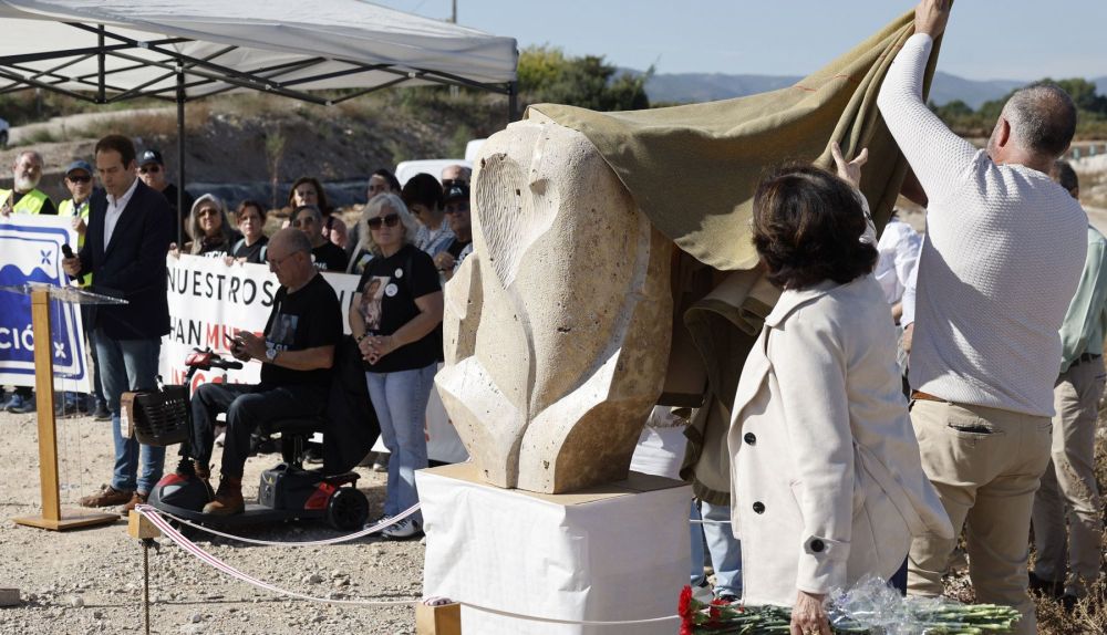 Descubren un monolito en Chiva cuando se cumplen dos años de la dana del 29 de 2024 que dejó en València un balance de 233 personas fallecidas. / EFE-Kai Försterling Descubren un monolito en Chiva cuando se cumplen dos años de la dana del 29 de 2024 que dejó en València un balance de 233 personas fallecidas. / EFE-Kai Försterling