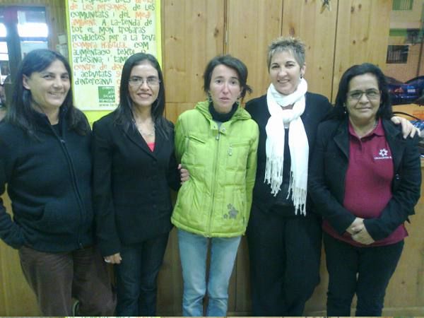 Miembros del comercio justo de Sagunto con los visitantes de Nicaragua. EPDA