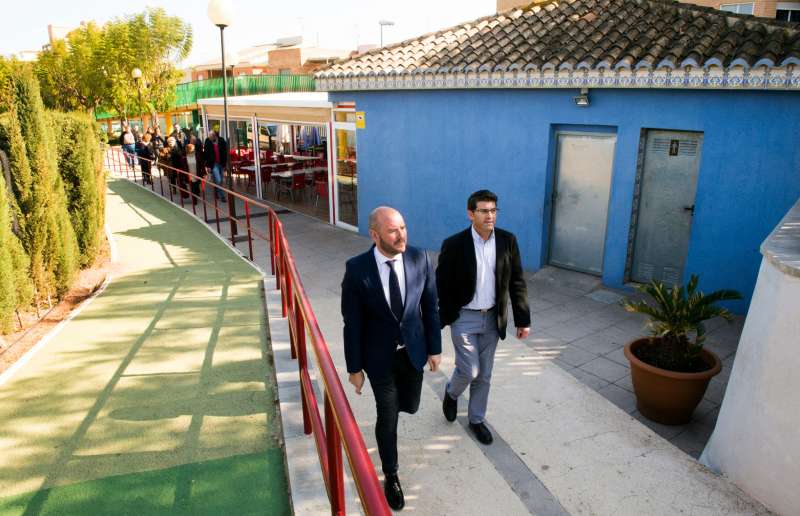 Rodríguez y Gaspar visitan instalaciones públicas en Faura. EPDA