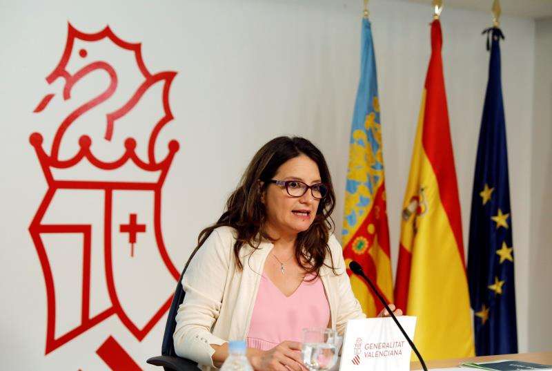 La vicepresidenta del Consell, Mónica Oltra, durante la rueda de prensa ofrecida tras el pleno del Consell. EFE
