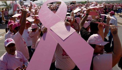 Imagen de archivo del Día del Cáncer de Mama. / EFE-Archivo Imagen de archivo del Día del Cáncer de Mama. / EFE-Archivo