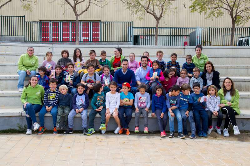 Mislata lleva al campamento de Pascua para niños y jóvenes el arte, la ciencia y la cultura