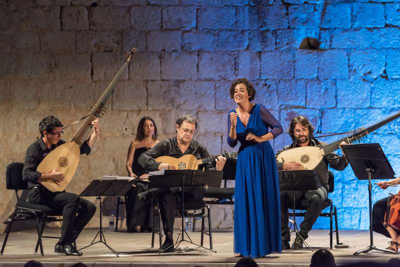 Èlia Casanova interpretant "la tendresa". -EPDA
