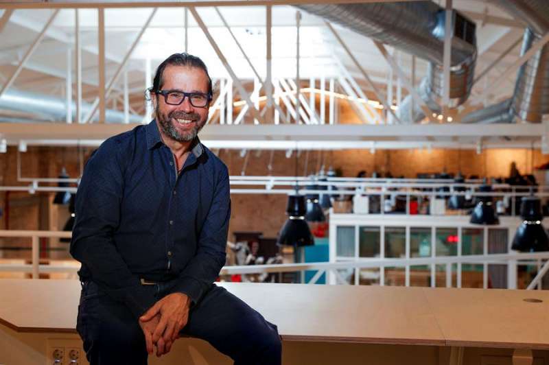 Esta tecnología está siendo desarrollada por el médico y odontólogo valenciano Salvador Albalat. EFE/Manu Bruque