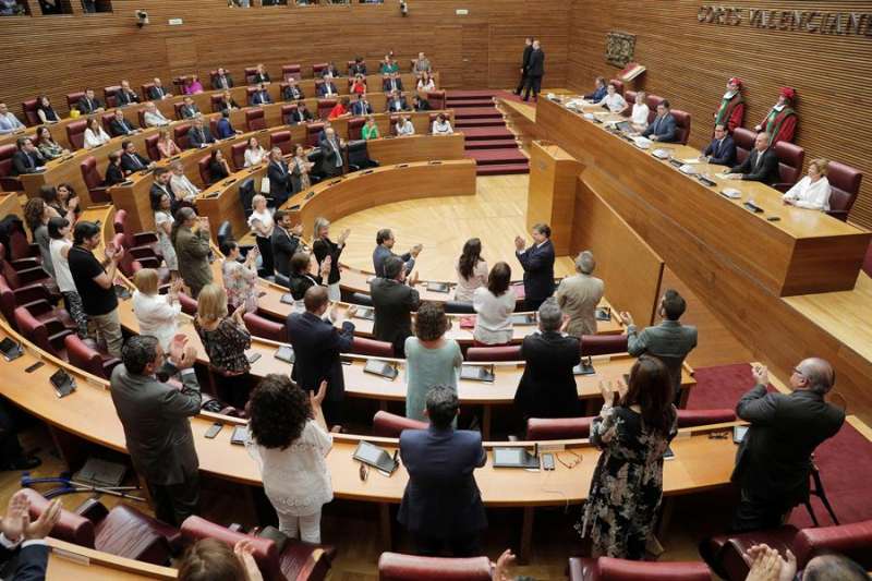 Vista general del hemiciclo de Les Corts durante un pleno, en una imagen de archivo. EFE/Kai Försterling