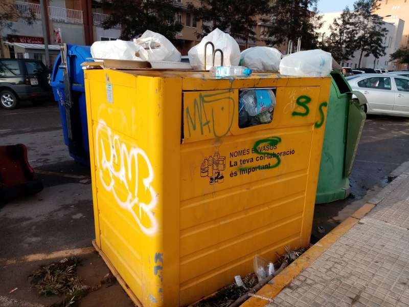 Contenedor de reciclaje en el barrio de San Francisco de Borja. EPDA