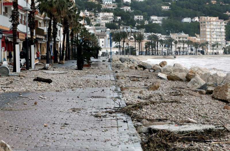 Desperfectos causados por el temporal Gloria en la localidad alicantina de Xàbia esta semana. EFE/Juan Carlos Cárdenas