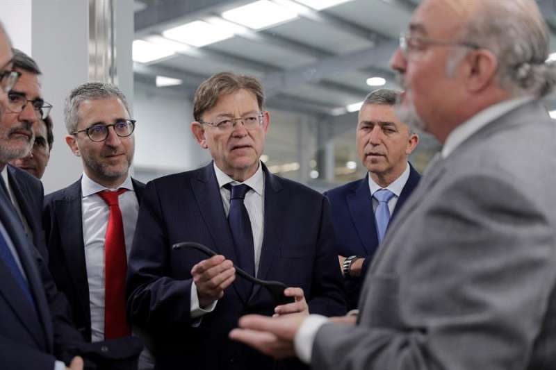 Ximo Puig (c), en Tánger, en el marco de la misión comercial e institucional que encabeza en Marruecos. EFE/Juan Carlos Cárdenas