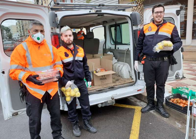 Reparto de comida en Puçol.EPDA