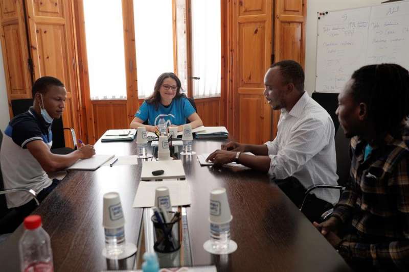 La vicepresidenta del Consell, Mónica Oltra, durante la reunión que ha mantenido con los representantes de la Asociación Supervivientes Aquarius 2018. EFE/Kai Försterling