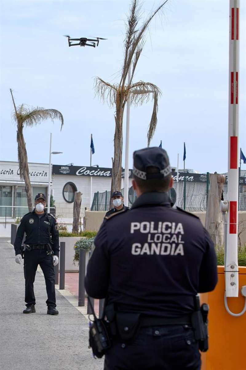Agentes de la Policía Local de Gandía. EFE