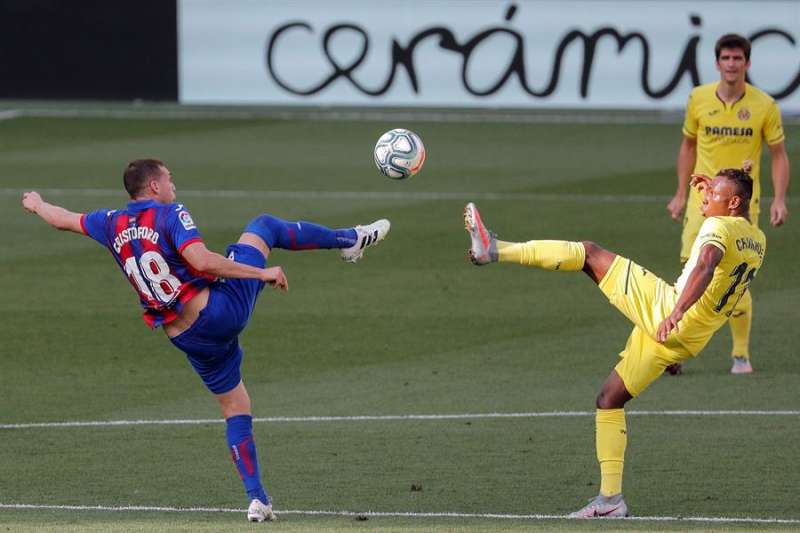 El Villarreal y el Eibar, en la última jornada de LaLiga anterior el estadio de la Cerámica (Villarreal). EFE/ Biel Aliño
