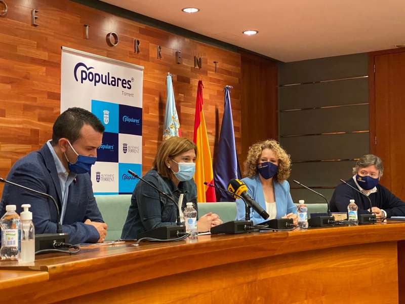 Isabel Bonig hablando en la presentación