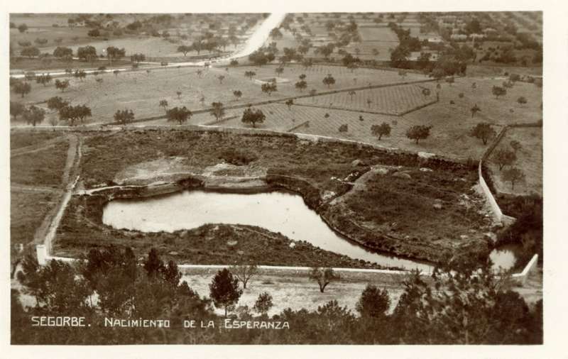 Foto antigua del manantial de la Esperanza