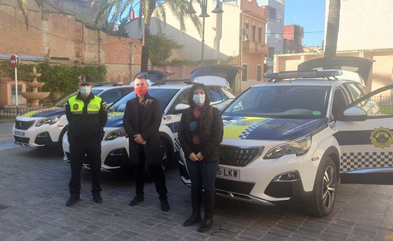 Nous vehicles policials de Catarroja