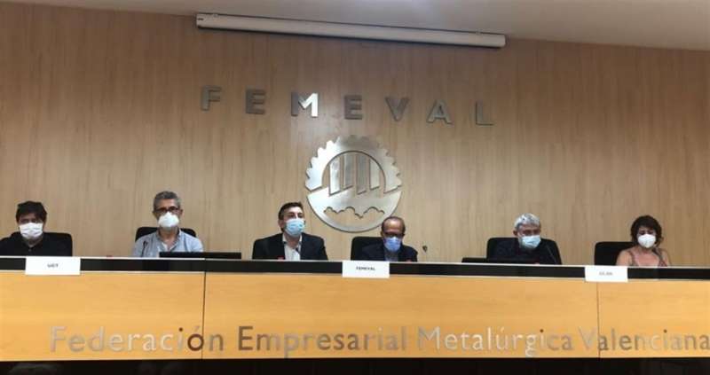 Imagen de la firma del Convenio Colectivo facilitada por Femeval.
